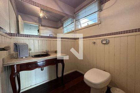 Casa à venda com 300m², 5 quartos e 2 vagasLavabo