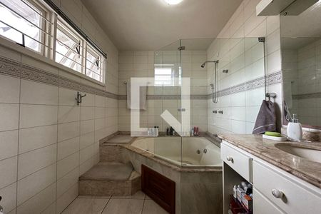 Casa à venda com 300m², 5 quartos e 2 vagasBanheiro da Suíte