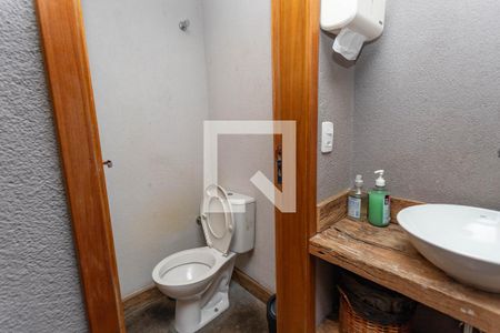 Casa à venda com 322m², 3 quartos e 2 vagasEscritório - banheiro 