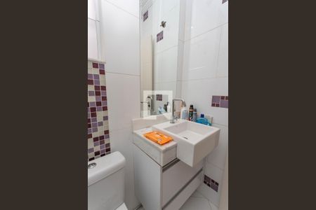 Casa à venda com 322m², 3 quartos e 2 vagasBanheiro social 