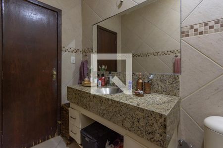 Casa à venda com 390m², 4 quartos e 4 vagas Casa à venda com 390m², 4 quartos e 4 vagasBanheiro social 2