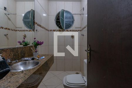 Casa à venda com 390m², 4 quartos e 4 vagas Casa à venda com 390m², 4 quartos e 4 vagasBanheiro social 1