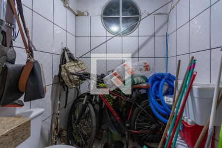 Casa à venda com 390m², 4 quartos e 4 vagas Casa à venda com 390m², 4 quartos e 4 vagasBanheiro de serviço