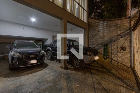Casa à venda com 390m², 4 quartos e 4 vagas Casa à venda com 390m², 4 quartos e 4 vagasEntrada - Garagem