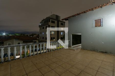 Casa à venda com 390m², 4 quartos e 4 vagas Casa à venda com 390m², 4 quartos e 4 vagasVaranda da suíte