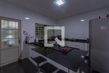 Casa à venda com 390m², 4 quartos e 4 vagas Casa à venda com 390m², 4 quartos e 4 vagasCozinha