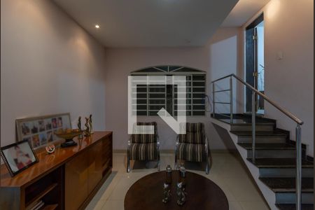 Casa à venda com 390m², 4 quartos e 4 vagas Casa à venda com 390m², 4 quartos e 4 vagasSala de Estar 2