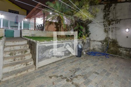 Casa à venda com 390m², 4 quartos e 4 vagas Casa à venda com 390m², 4 quartos e 4 vagasQuintal