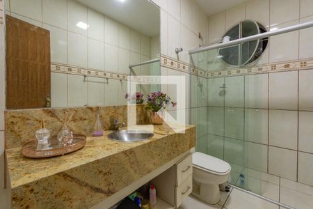 Casa à venda com 390m², 4 quartos e 4 vagas Casa à venda com 390m², 4 quartos e 4 vagasBanheiro suíte