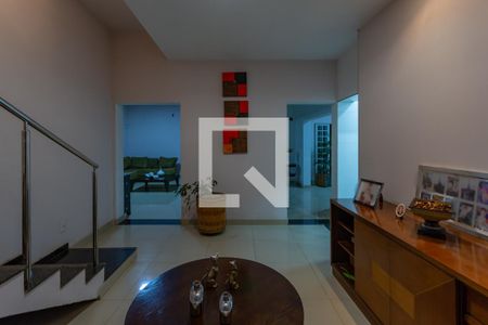 Casa à venda com 390m², 4 quartos e 4 vagas Casa à venda com 390m², 4 quartos e 4 vagasSala de Estar 2