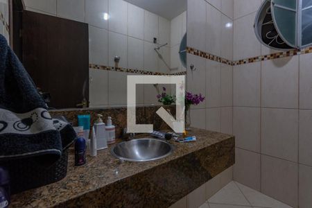 Casa à venda com 390m², 4 quartos e 4 vagas Casa à venda com 390m², 4 quartos e 4 vagasBanheiro social 1