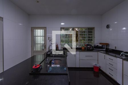 Casa à venda com 390m², 4 quartos e 4 vagas Casa à venda com 390m², 4 quartos e 4 vagasCozinha