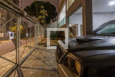 Casa à venda com 390m², 4 quartos e 4 vagas Casa à venda com 390m², 4 quartos e 4 vagasEntrada - Garagem
