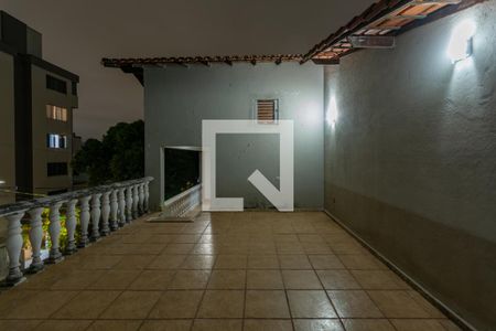Casa à venda com 390m², 4 quartos e 4 vagas Casa à venda com 390m², 4 quartos e 4 vagasVaranda da suíte