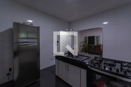 Casa à venda com 390m², 4 quartos e 4 vagas Casa à venda com 390m², 4 quartos e 4 vagasCozinha