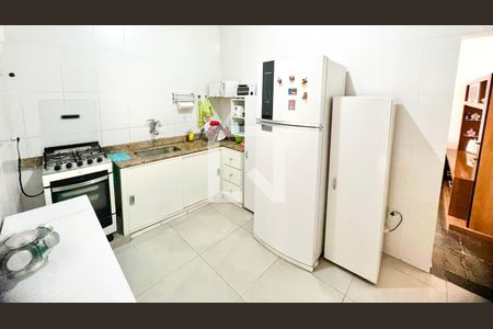 Casa à venda com 308m², 8 quartos e sem vaga Casa à venda com 308m², 8 quartos e sem vagaCozinha