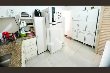 Casa à venda com 308m², 8 quartos e sem vaga Casa à venda com 308m², 8 quartos e sem vagaCozinha