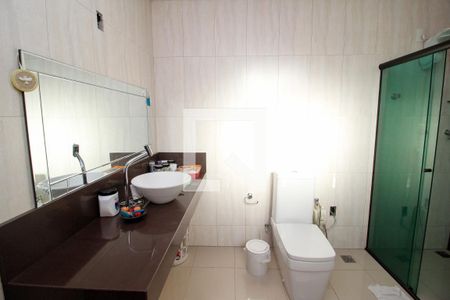 Casa à venda com 330m², 6 quartos e 4 vagasBanheiro do Quarto 4