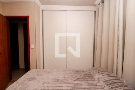 Casa à venda com 330m², 6 quartos e 4 vagasQuarto 2