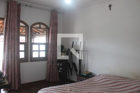 Casa à venda com 330m², 3 quartos e 3 vagasSuíte