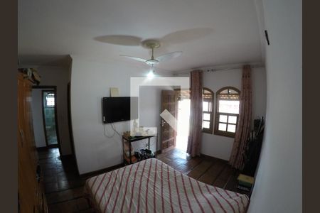 Casa à venda com 330m², 3 quartos e 3 vagasQuarto Suíte