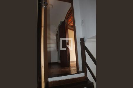 Casa à venda com 330m², 3 quartos e 3 vagasEscada de acesso ao Quarto 4 -Terraço