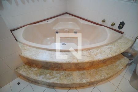 Casa à venda com 450m², 3 quartos e 2 vagasBanheiro da Suíte