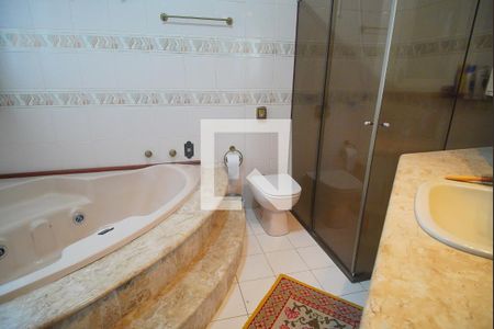 Casa à venda com 450m², 3 quartos e 2 vagasBanheiro da Suíte