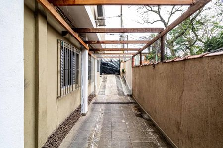 Casa à venda com 110m², 3 quartos e 2 vagas Casa à venda com 110m², 3 quartos e 2 vagasCorredor