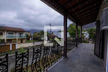 Casa de condomínio à venda com 290m², 3 quartos e 3 vagas Casa de condomínio à venda com 290m², 3 quartos e 3 vagasVaranda Suíte