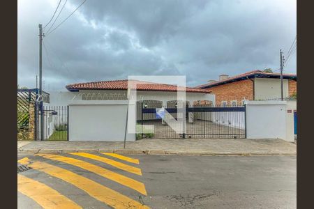 Casa à venda com 463m², 4 quartos e 6 vagas Casa à venda com 463m², 4 quartos e 6 vagasFachada