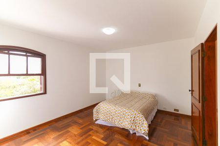 Casa à venda com 463m², 4 quartos e 6 vagas Casa à venda com 463m², 4 quartos e 6 vagasQuarto 4