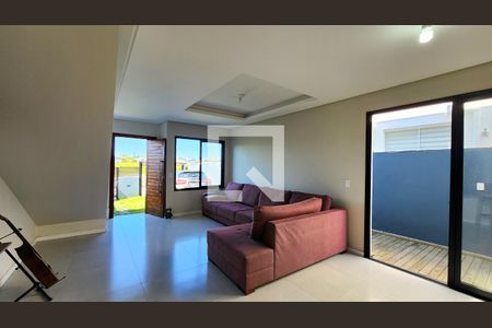 Sala de Estar de casa para alugar com 3 quartos, 139m² em Campeche Central, Florianópolis