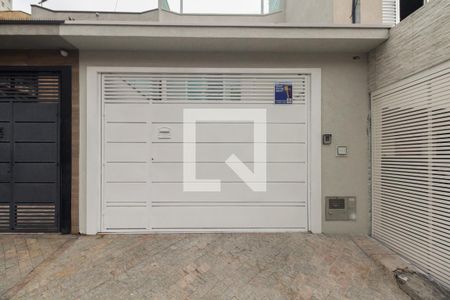 Casa à venda com 152m², 3 quartos e 2 vagas Casa à venda com 152m², 3 quartos e 2 vagasFachada