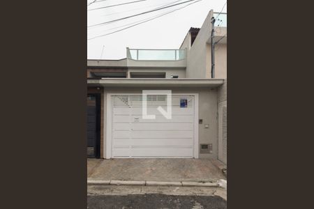 Casa à venda com 152m², 3 quartos e 2 vagas Casa à venda com 152m², 3 quartos e 2 vagasFachada