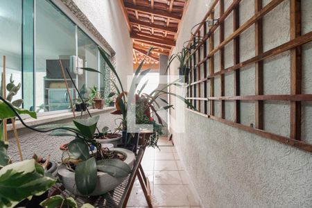 Casa à venda com 152m², 3 quartos e 2 vagas Casa à venda com 152m², 3 quartos e 2 vagasQuintal e Churrasqueira/Corredor de Acesso