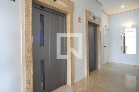 Apartamento à venda com 67m², 2 quartos e 1 vagaHall elevador
