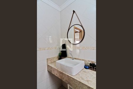 Casa à venda com 225m², 3 quartos e 5 vagasBanheiro