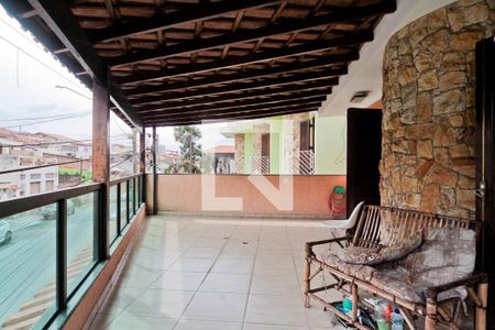 Casa à venda com 225m², 3 quartos e 5 vagasVaranda