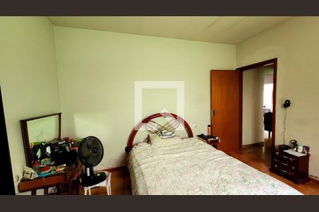 Casa à venda com 237m², 3 quartos e 3 vagas Casa à venda com 237m², 3 quartos e 3 vagasQuarto 2