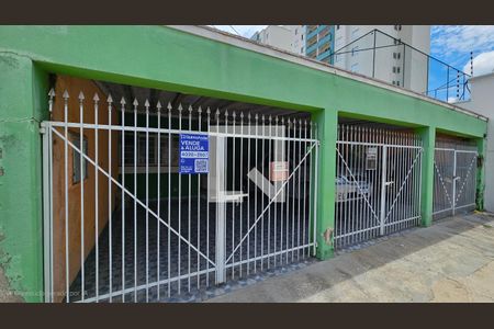 Casa à venda com 237m², 3 quartos e 3 vagas Casa à venda com 237m², 3 quartos e 3 vagasFachada + Plaquinha