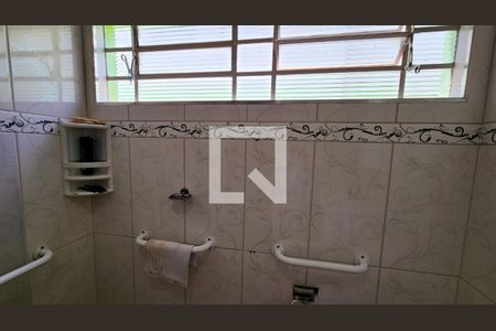 Casa à venda com 237m², 3 quartos e 3 vagas Casa à venda com 237m², 3 quartos e 3 vagasBanheiro