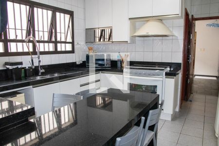 Casa à venda com 211m², 3 quartos e 2 vagas Casa à venda com 211m², 3 quartos e 2 vagasCozinha