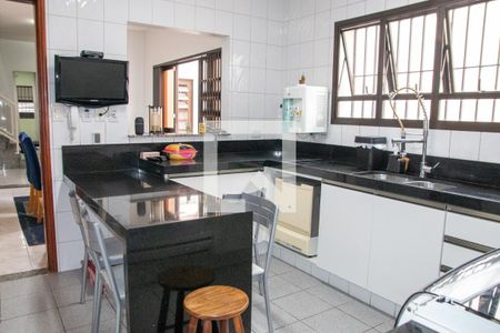 Casa à venda com 211m², 3 quartos e 2 vagas Casa à venda com 211m², 3 quartos e 2 vagasCozinha