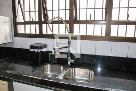 Casa à venda com 211m², 3 quartos e 2 vagas Casa à venda com 211m², 3 quartos e 2 vagasCozinha