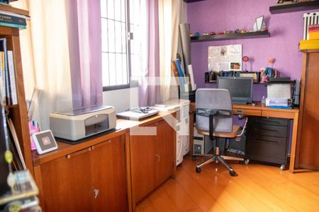 Casa à venda com 211m², 3 quartos e 2 vagas Casa à venda com 211m², 3 quartos e 2 vagasEscritório