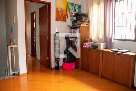 Casa à venda com 211m², 3 quartos e 2 vagas Casa à venda com 211m², 3 quartos e 2 vagasEscritório