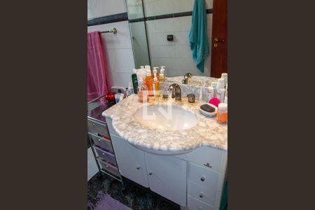 Casa à venda com 211m², 3 quartos e 2 vagas Casa à venda com 211m², 3 quartos e 2 vagasBanheiro 2