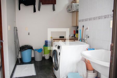 Casa à venda com 211m², 3 quartos e 2 vagas Casa à venda com 211m², 3 quartos e 2 vagasÁrea de Serviço