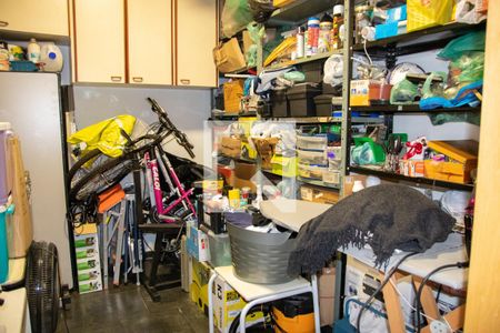 Casa à venda com 211m², 3 quartos e 2 vagas Casa à venda com 211m², 3 quartos e 2 vagasQuarto e Banheiro de Serviço